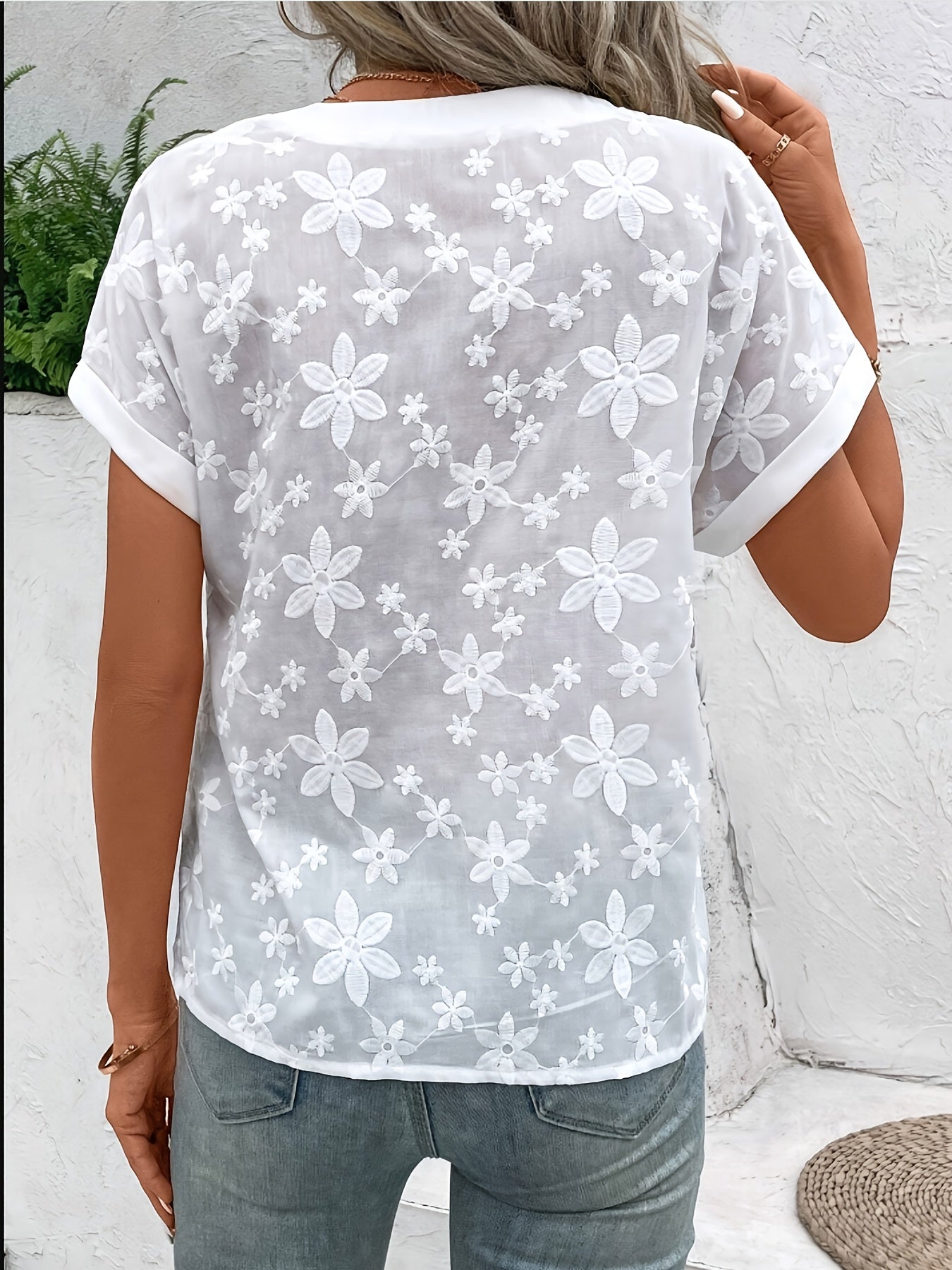 Maëlisse | Women's Floral Embroidered V-Neck Blouse
