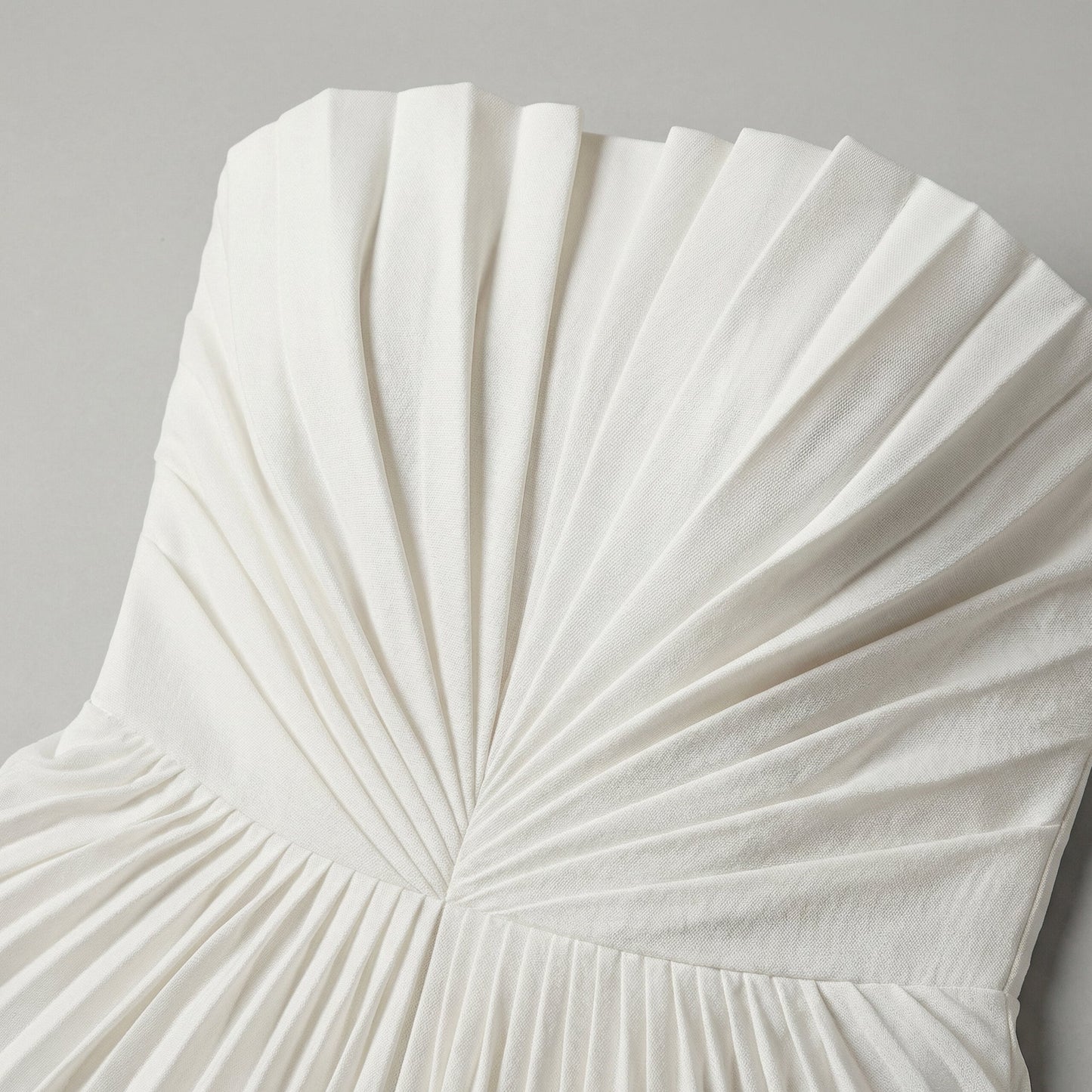 Évelyne | Strapless Pleated Maxi Dress