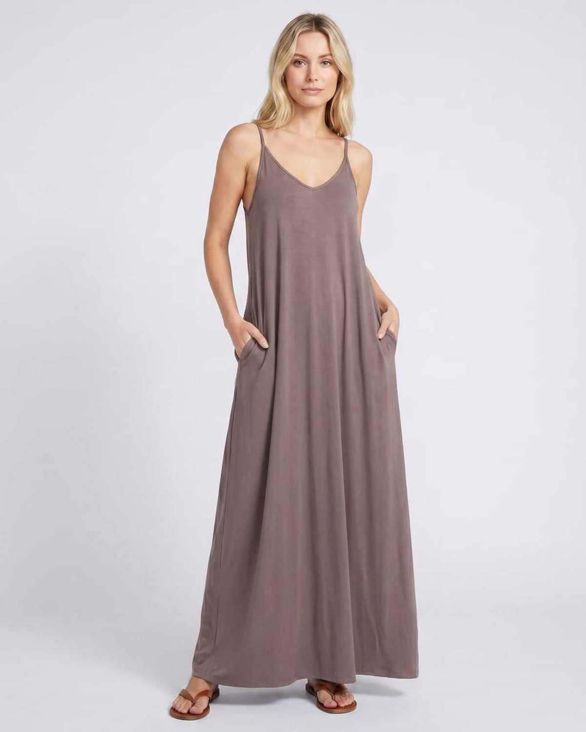Sophia | Elegant V-Neck Maxi Dress with Pockets