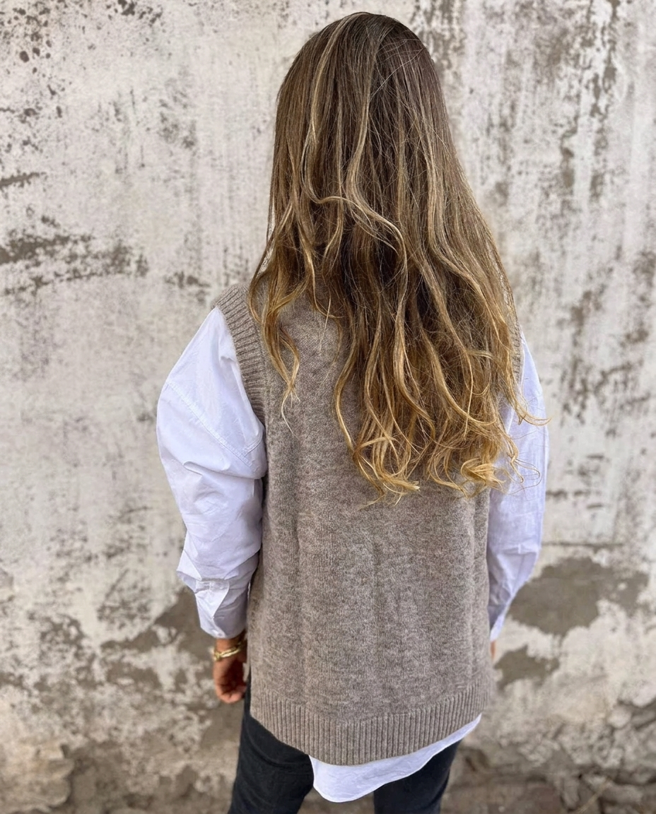 Darcy | Women's Oversized V-Neck Knitted Vest